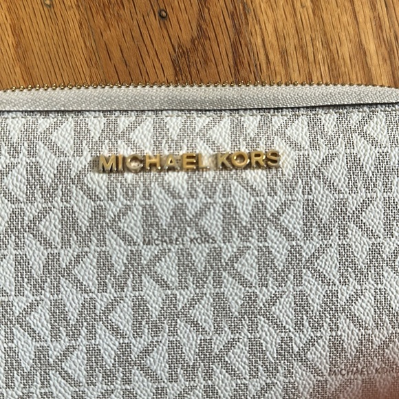 Michael Kor wallet - Picture 3 of 5